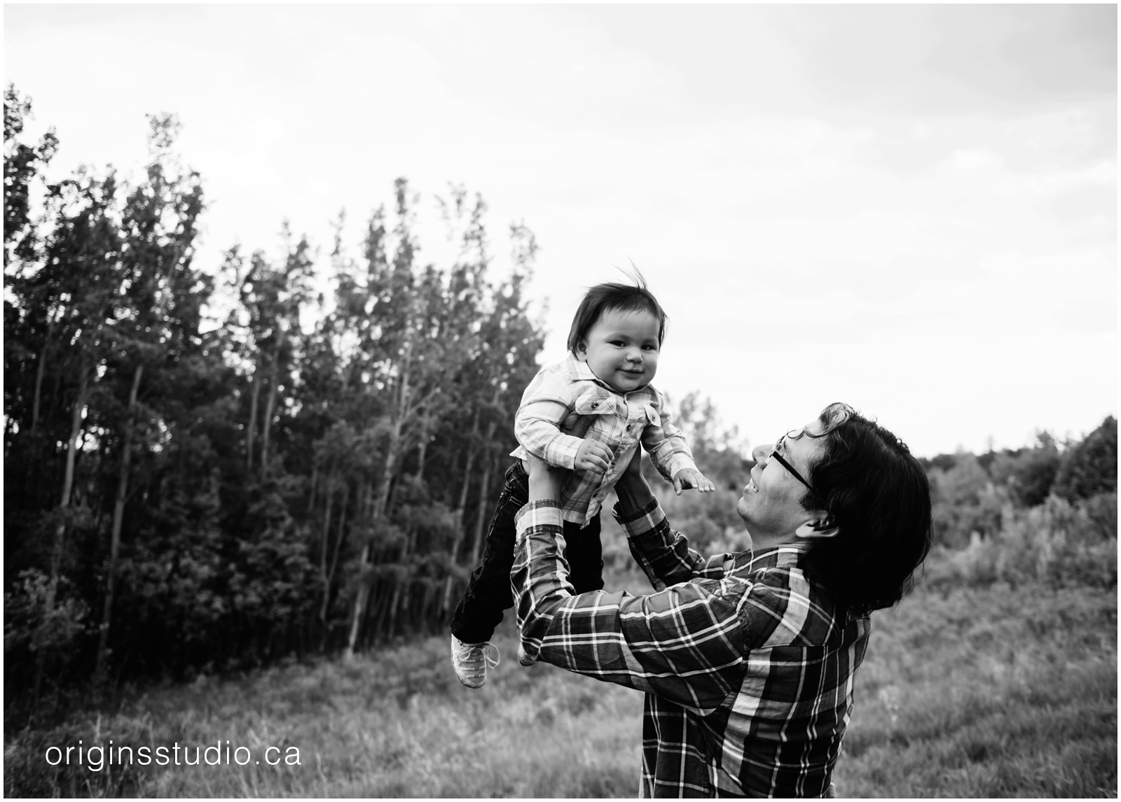 Calgary Photographer, family photographers in Calgary specializing in families children and newborns_0001