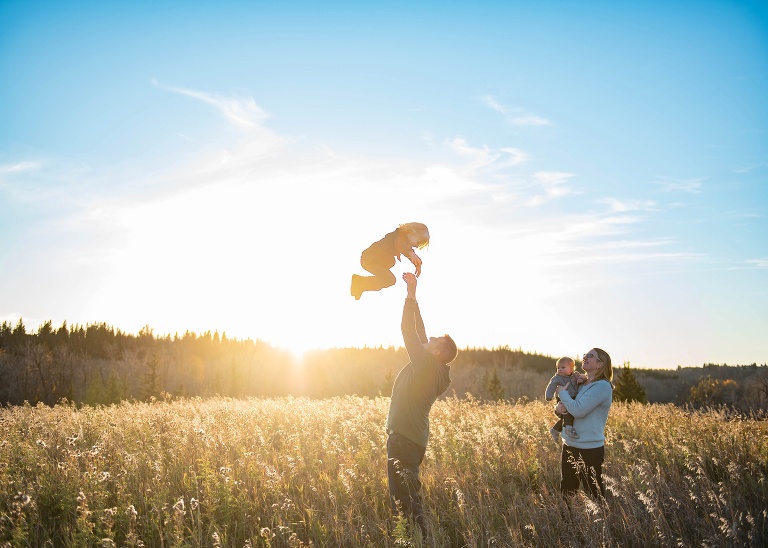 Calgary newborn, family, child and maternity photographer specializing in family photography_0079